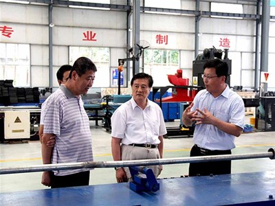 中國(guó)工程院院士江億與教授級(jí)工程師，暖通空調(diào)專家吳德繩一行視察科靈空調(diào)生產(chǎn)基地