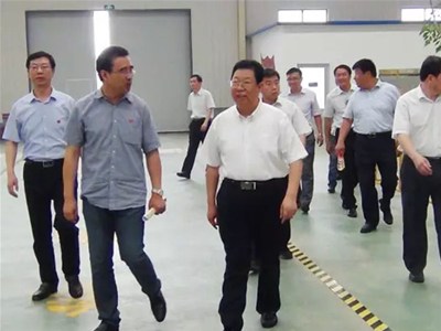 安丘市委書記桑福嶺一行深入科靈調(diào)研工作，傾力打造科靈節(jié)能為非公黨建示范單位